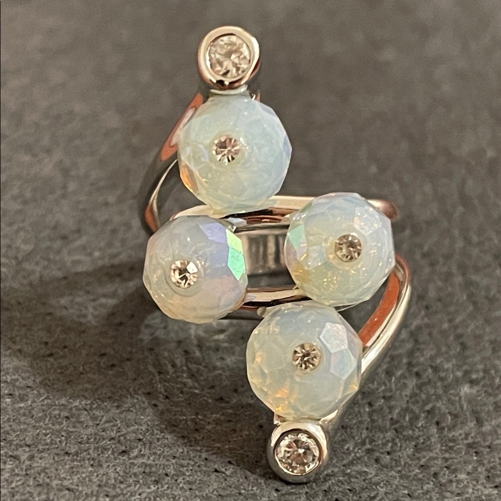 Women’s Ring - Picture 4 of 4